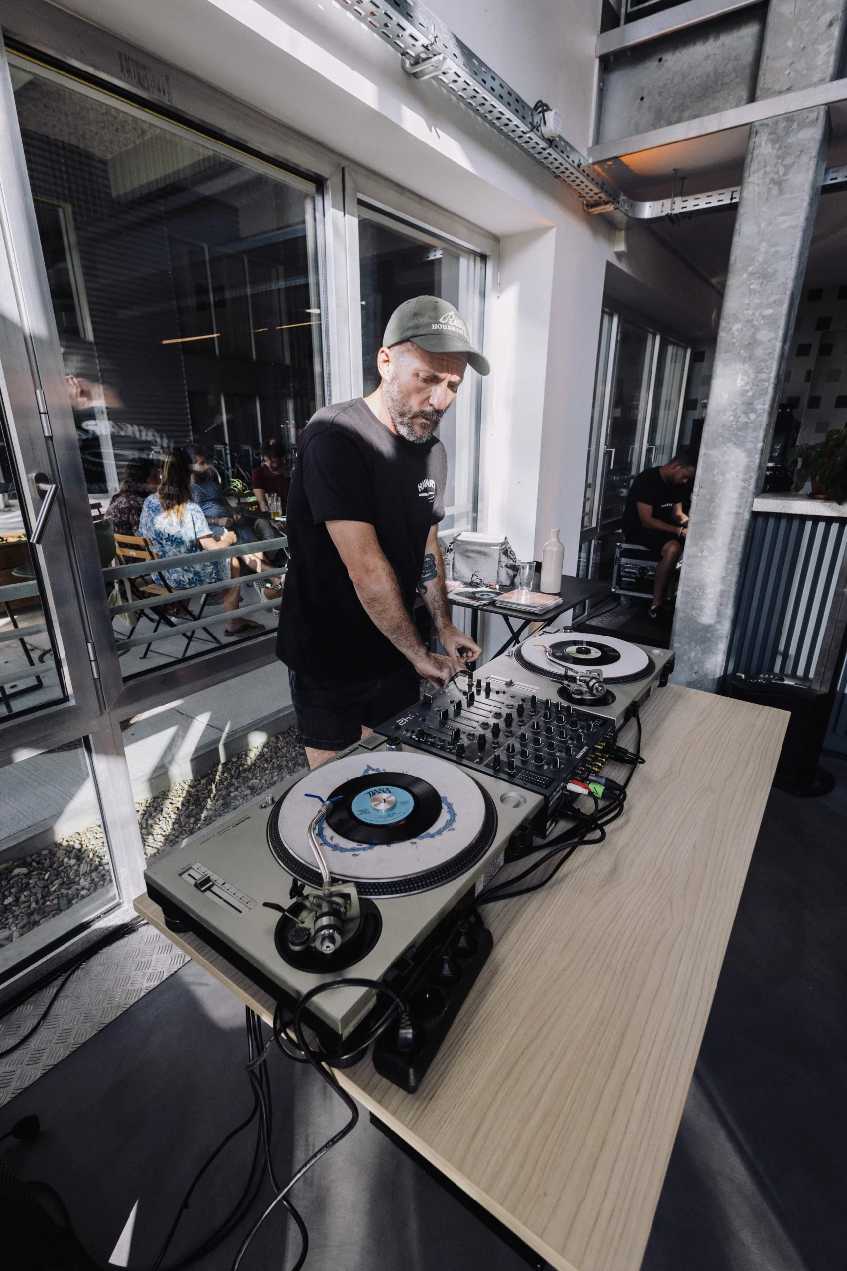 DJ set lors d'un afterwork du jeudi soir chez Pixel, Cité Numérique Bègles