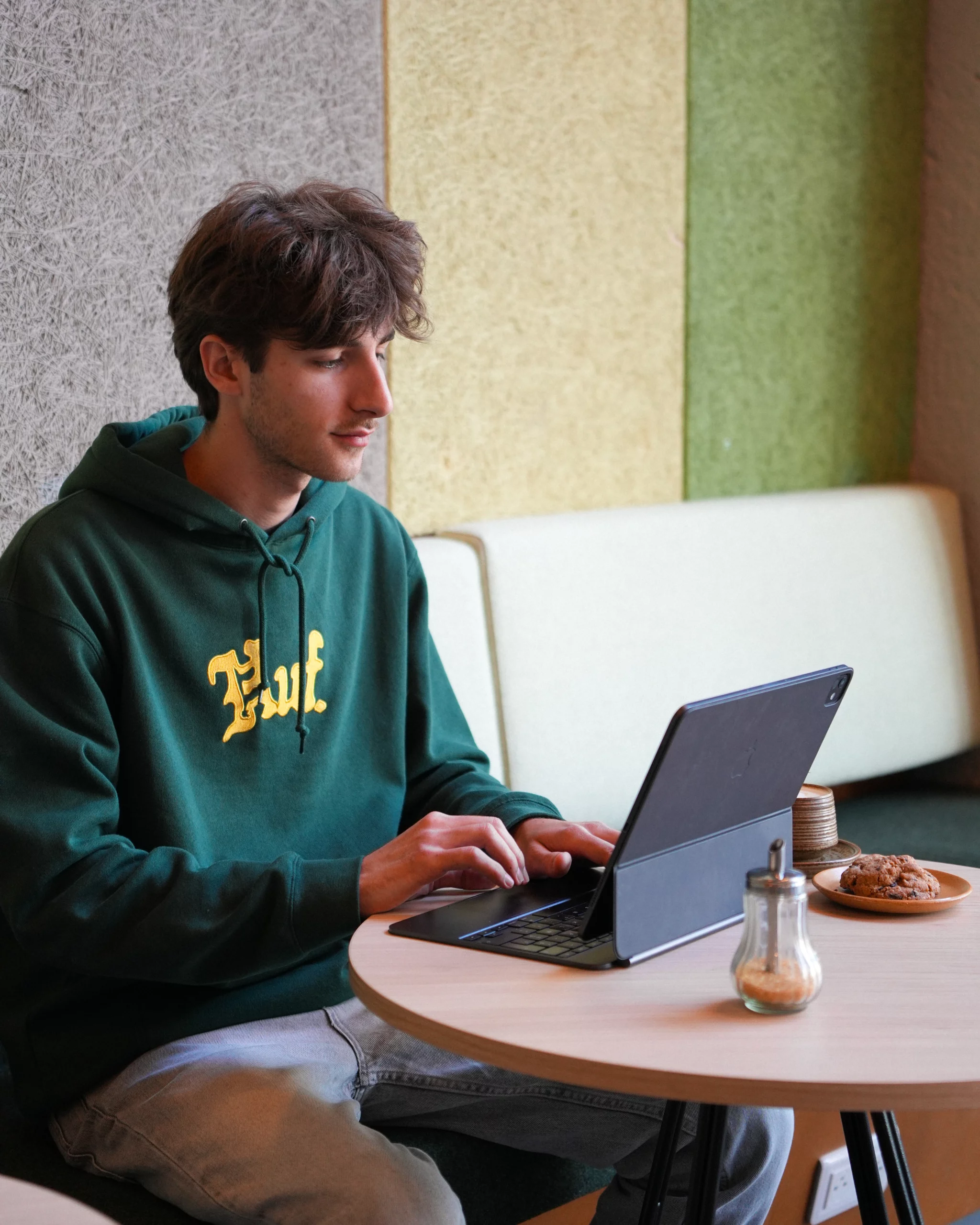 Espace coworking Pixel à Bègles — travailler dans un café convivial